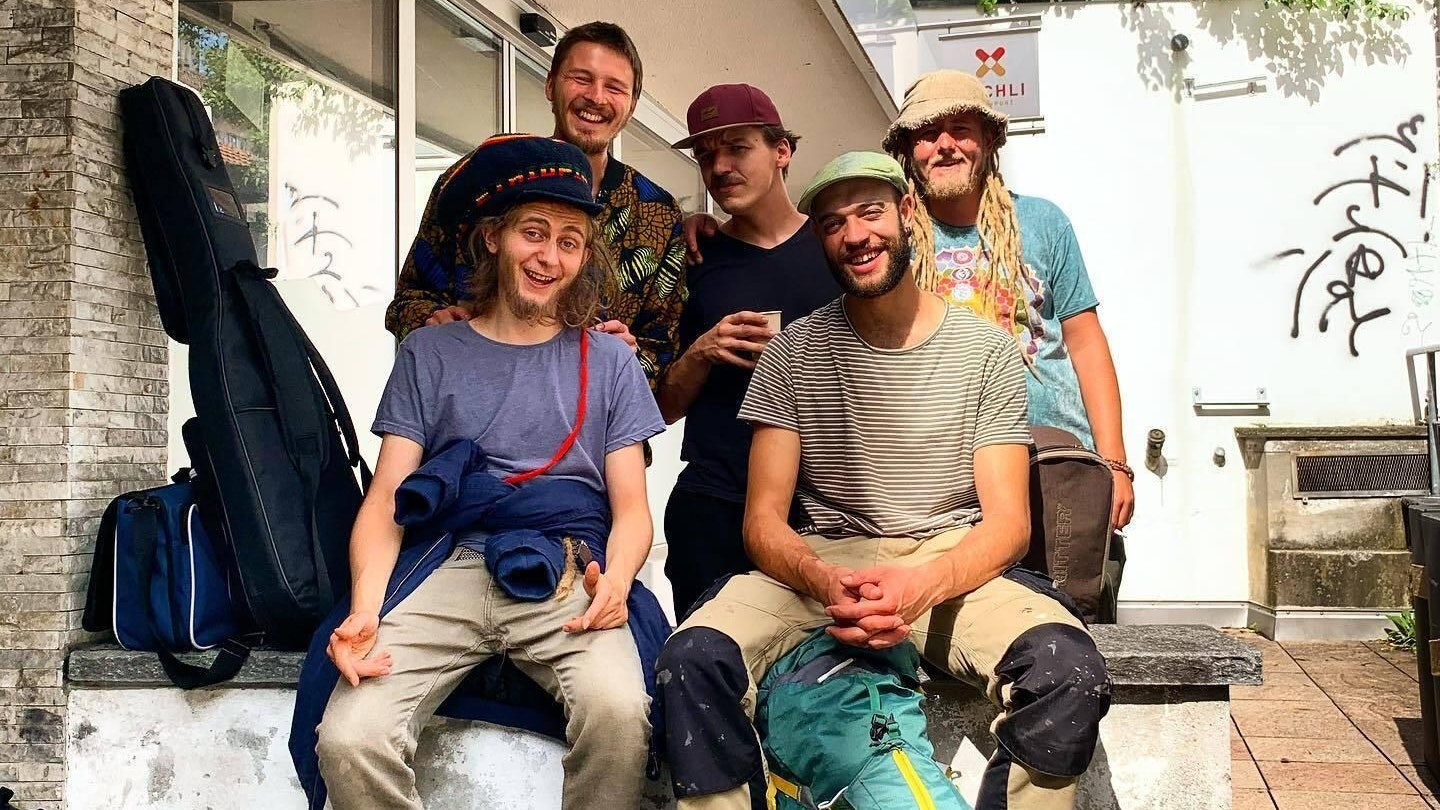 Die Berner Band "Lauwarm" wurde wegen ihrer Rasta-Locken zum Ziel von Kritik. 
