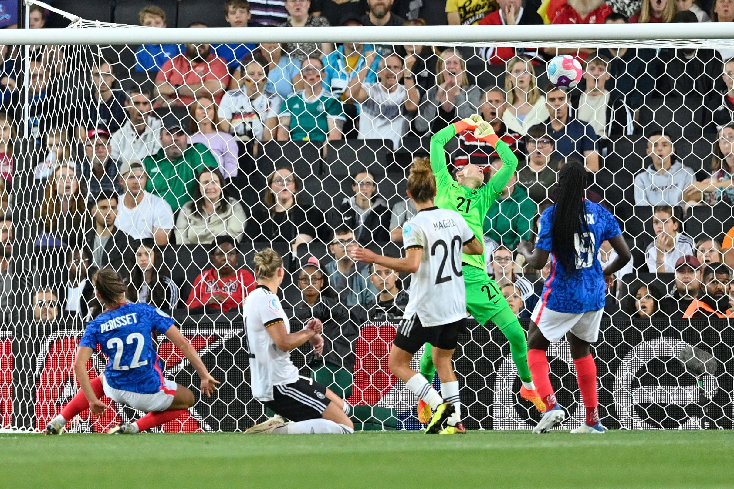 Alexandra Popp schießt Deutschland ins Finale.