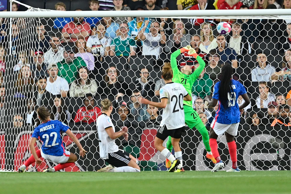 Alexandra Popp schießt Deutschland ins Finale.