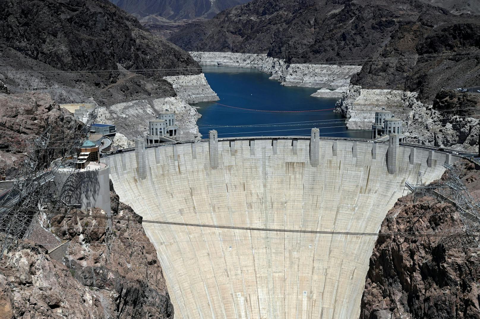 Der Speichersee ist nur noch zu 27 Prozent gefüllt, was bald zu Einschränkungen in der Stromproduktion des bekannten&nbsp;Hoover-Damms führen wird.
