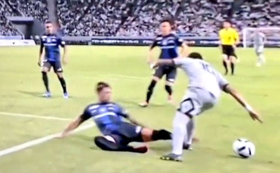 Neymar-Schwalbe in Testspiel?