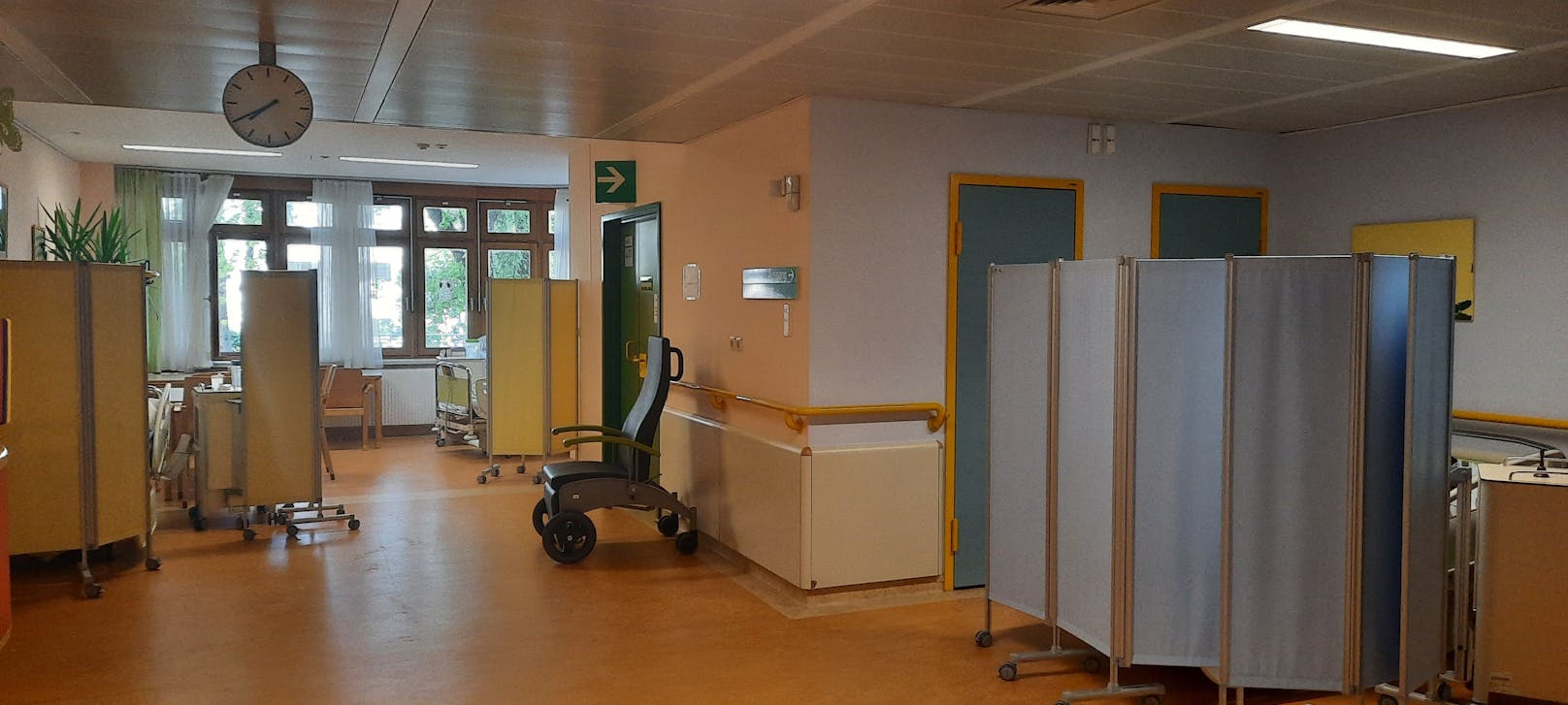 Patient lag nackt am Boden von Krankenhaus in Wien