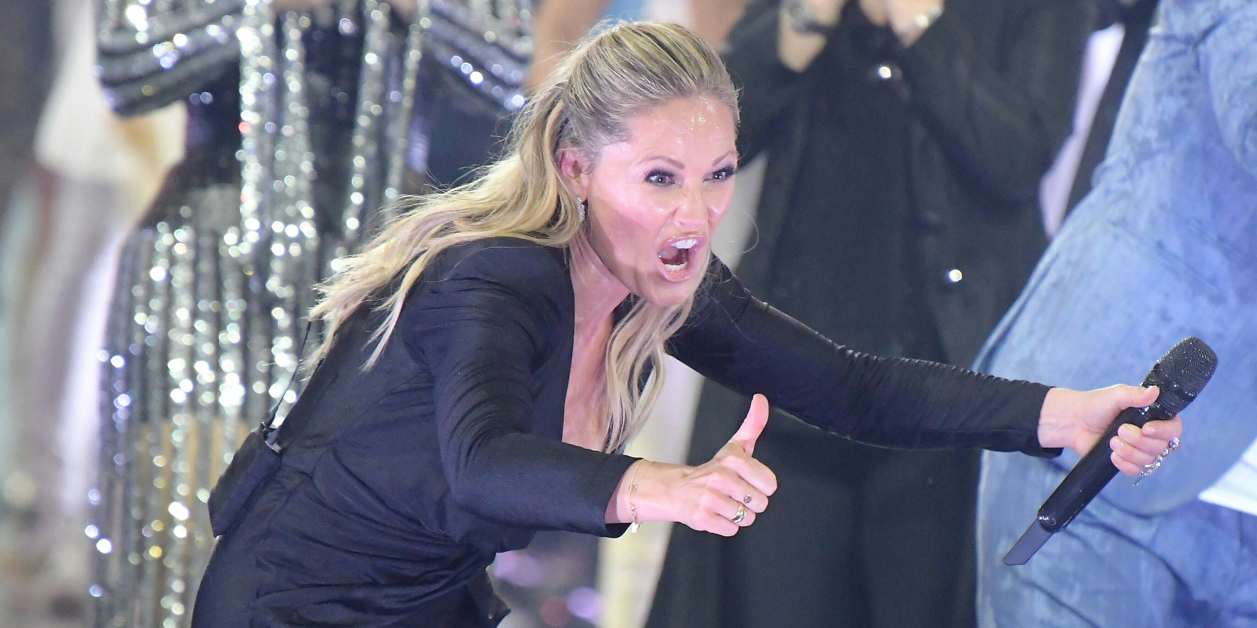 Helene macht einen Scherz.