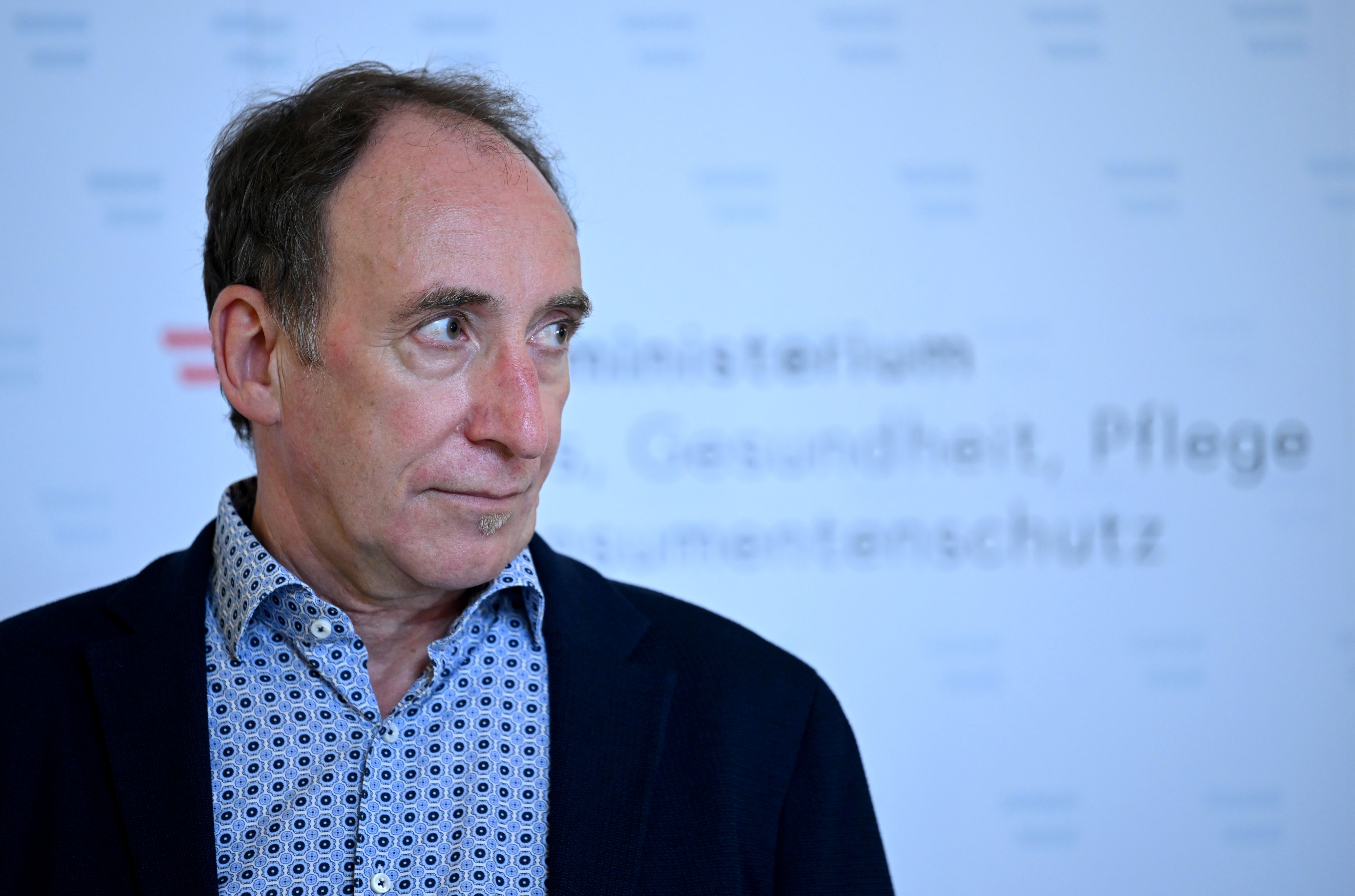 Sozial- und Gesundheitsminister Johannes Rauch (Grüne) steht in Verordnungs-Erklärungsnot.