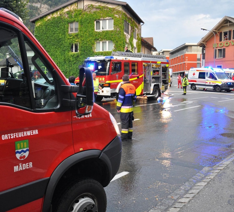 Wie nun bekannt wurde, verstarb der Verletzte wenig später im Krankenhaus. 