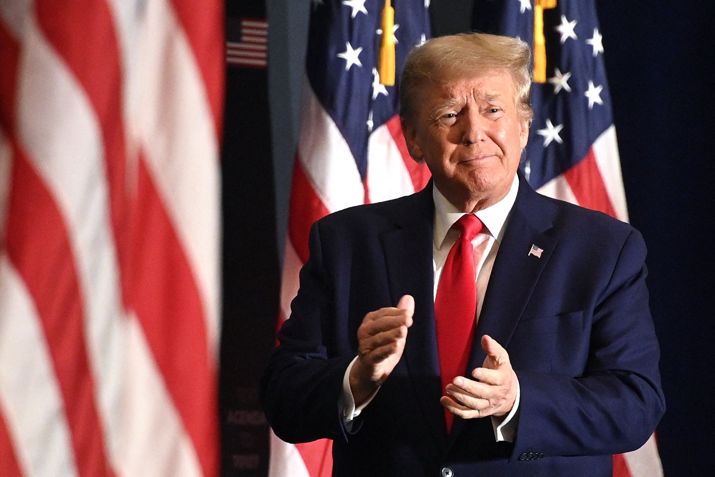 Download von www.picturedesk.com am 27.07.2022 (09:28).  Former US President Donald Trump arrives to speak at the America First Policy Institute Agenda Summit in Washington, DC, on July 26, 2022. (Photo by MANDEL NGAN / AFP) - 20220726_PD8225 - Rechteinfo: Rights Managed (RM) Nur für redaktionelle Nutzung! Werbliche Nutzung erfordert Freigabe: bitte schicken Sie uns eine Anfrage.