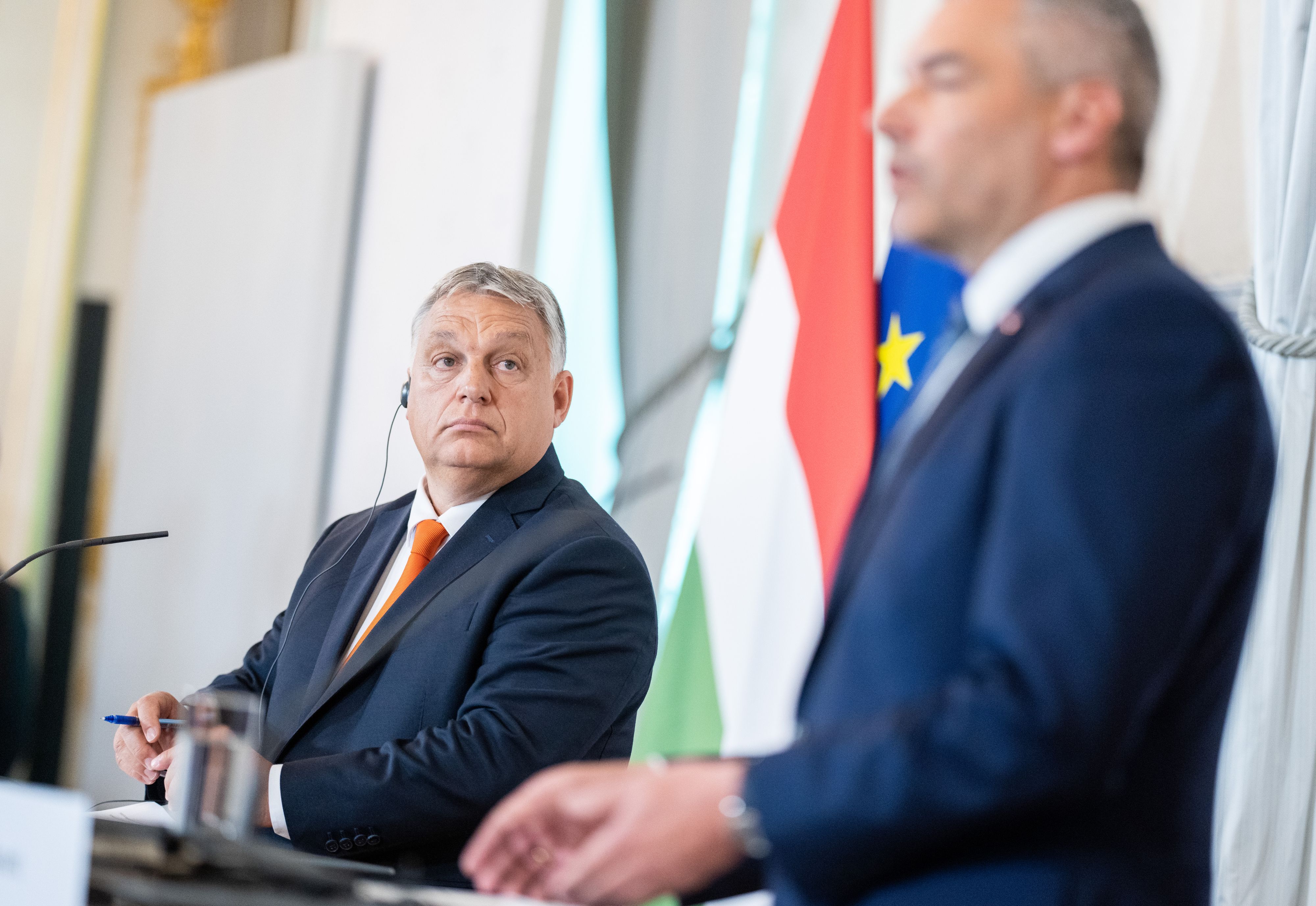 Download von www.picturedesk.com am 28.07.2022 (13:53).  ABD0078_20220728 - WIEN - ÖSTERREICH: vlnr.: Der ungarische Ministerpräsident Viktor Orban und Bundeskanzler Karl Nehammer (ÖVP) am Donnerstag, 28. Juli 2022, während einer PK anl. eines Besuchs des ungarischen Ministerpräsidenten Orban in Österreich. - FOTO: APA/GEORG HOCHMUTH - 20220728_PD2086 - Rechteinfo: Rights Managed (RM)