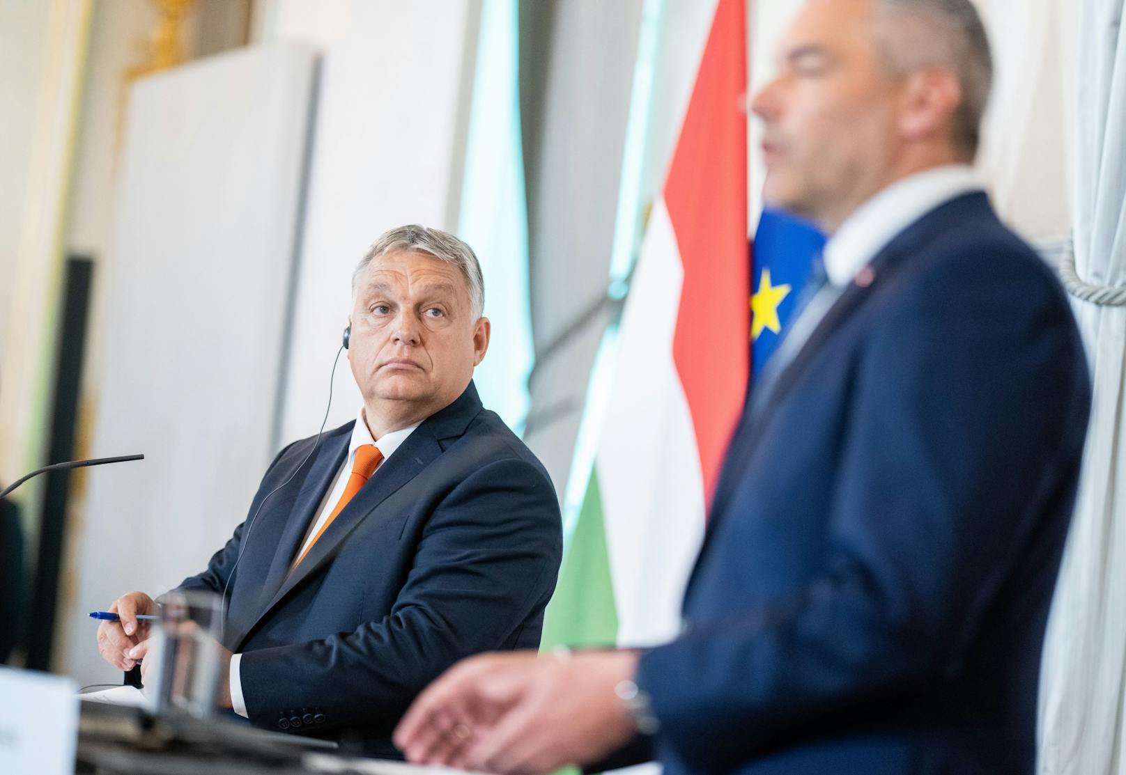 Am Donnerstag fand in Wien eine gemeinsame Pressekonferenz mit Ungarns Viktor Orban und Österreichs Karl Nehammer statt.