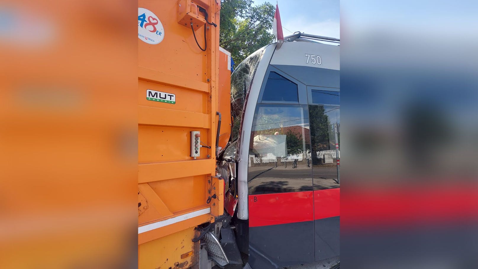 Bim kracht in Müllwagen – Verletzte bei Crash in Wien