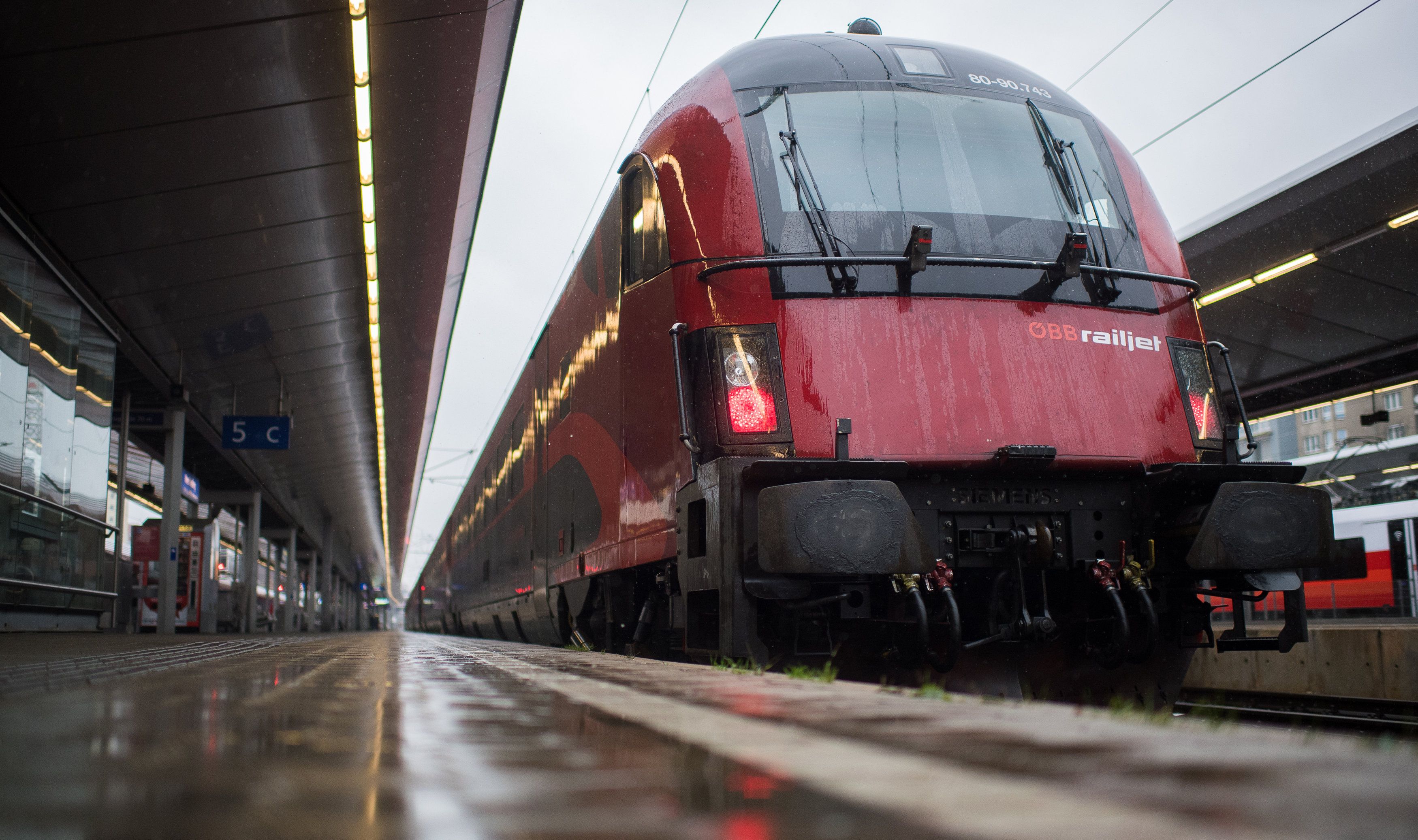 In Wien-Meidling war für den Passagier Endstation – die Polizei führte ihn ab.