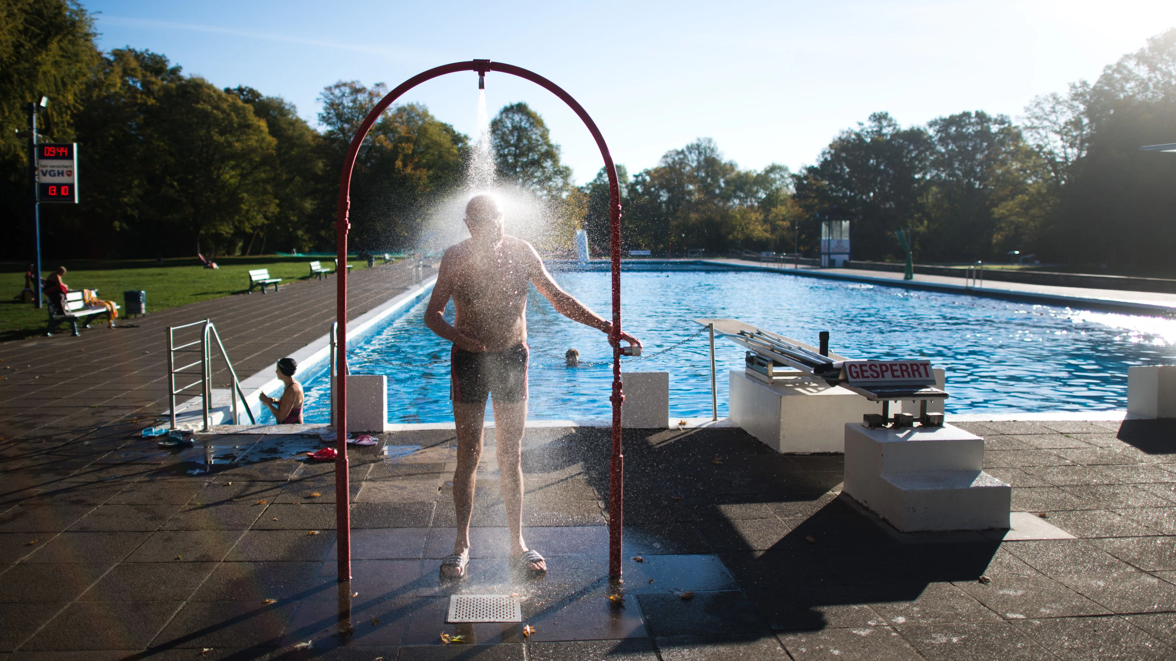 In Hannover gibt es jetzt in öffentlichen Bädern und Sporthallen nur mehr kaltes Wasser.