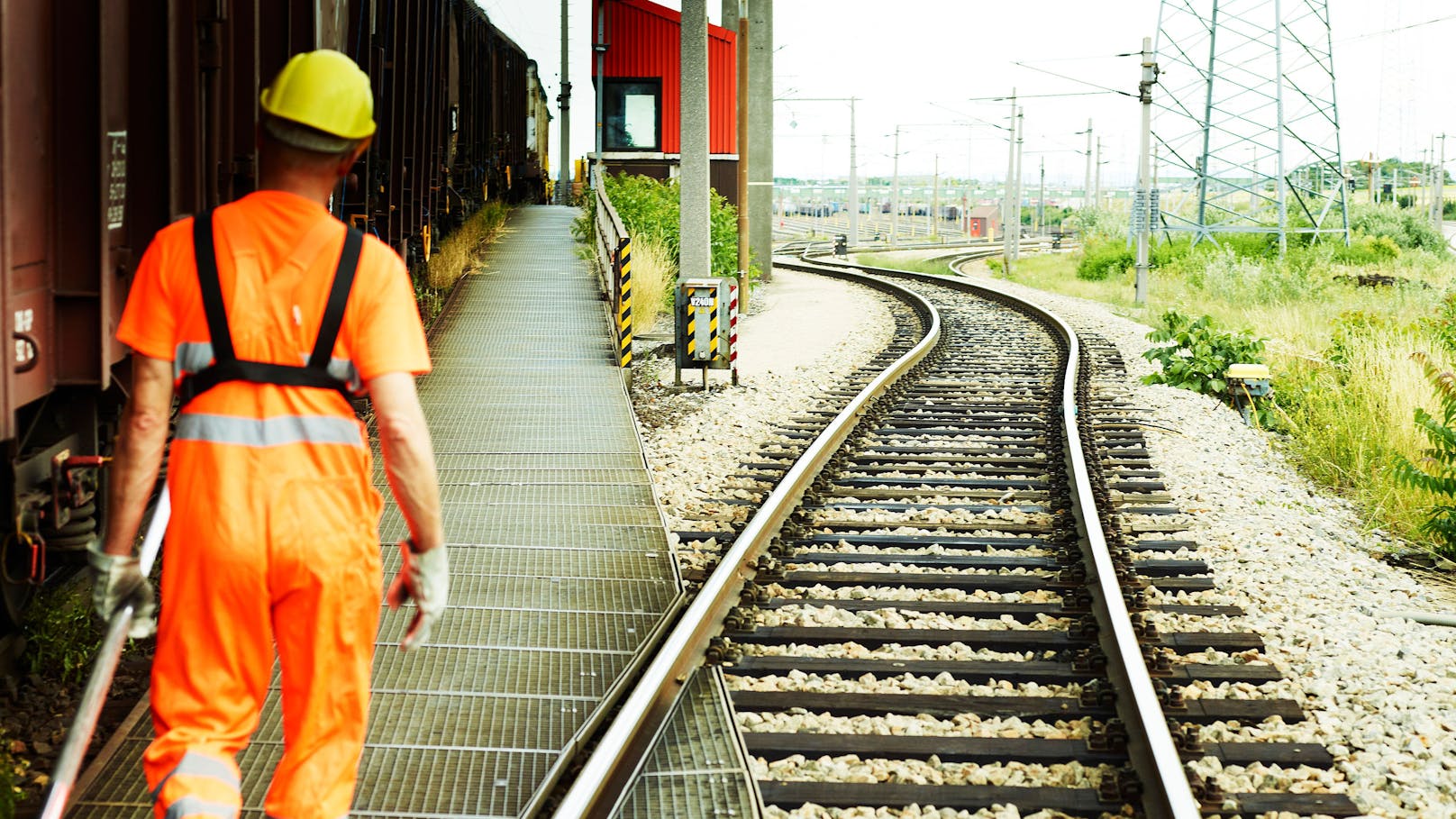 Wegen ÖBB-Arbeiten und Bauarbeiten für die Stadtstraße fällt die S80 bis 4. September aus.