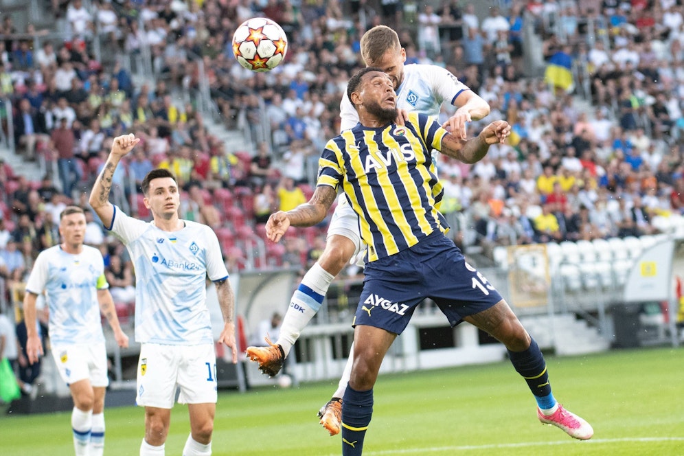 Fenerbahce-Fans sorgen für einen Eklat gegen Dynamo Kiew.