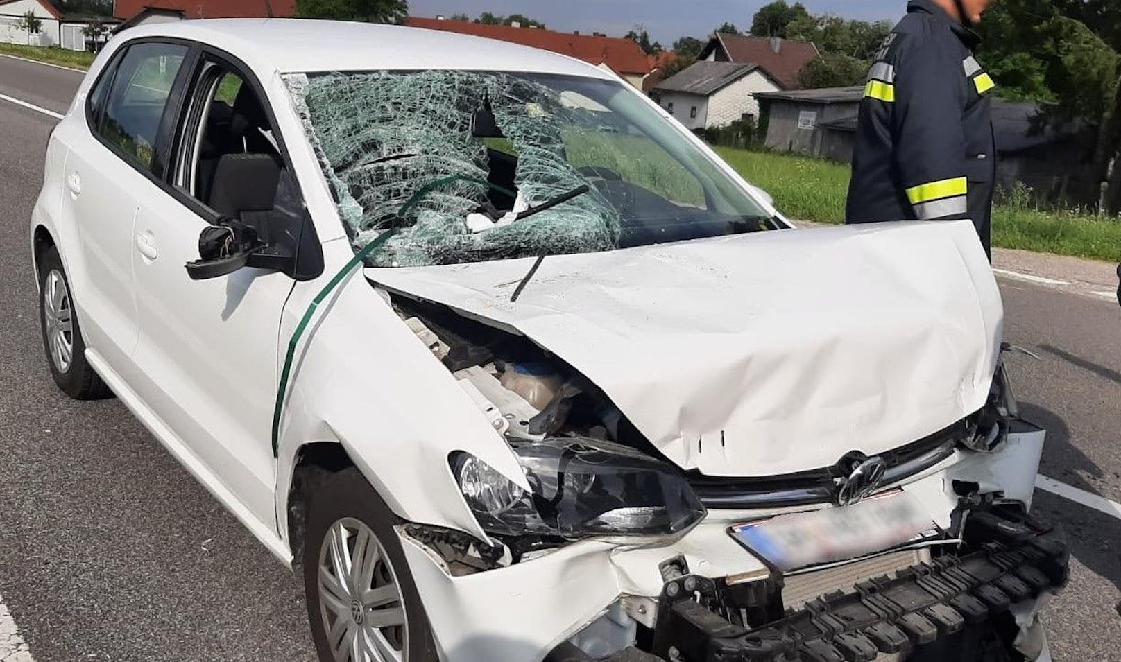 Der Autofahrer hatte Glück und wurde nur leicht verletzt.