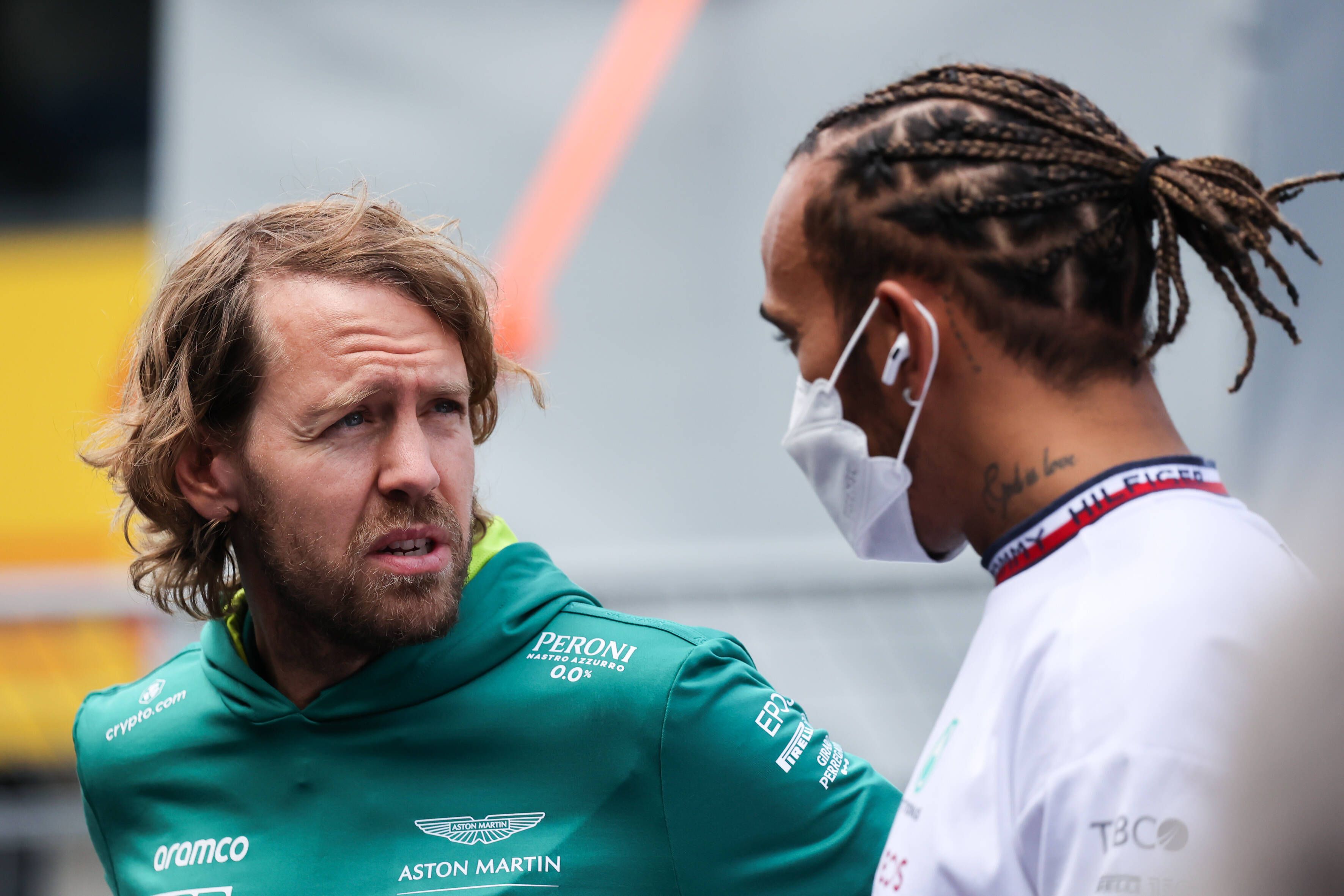 Lewis Hamilton richtet emotionale Worte an Sebastian Vettel. 