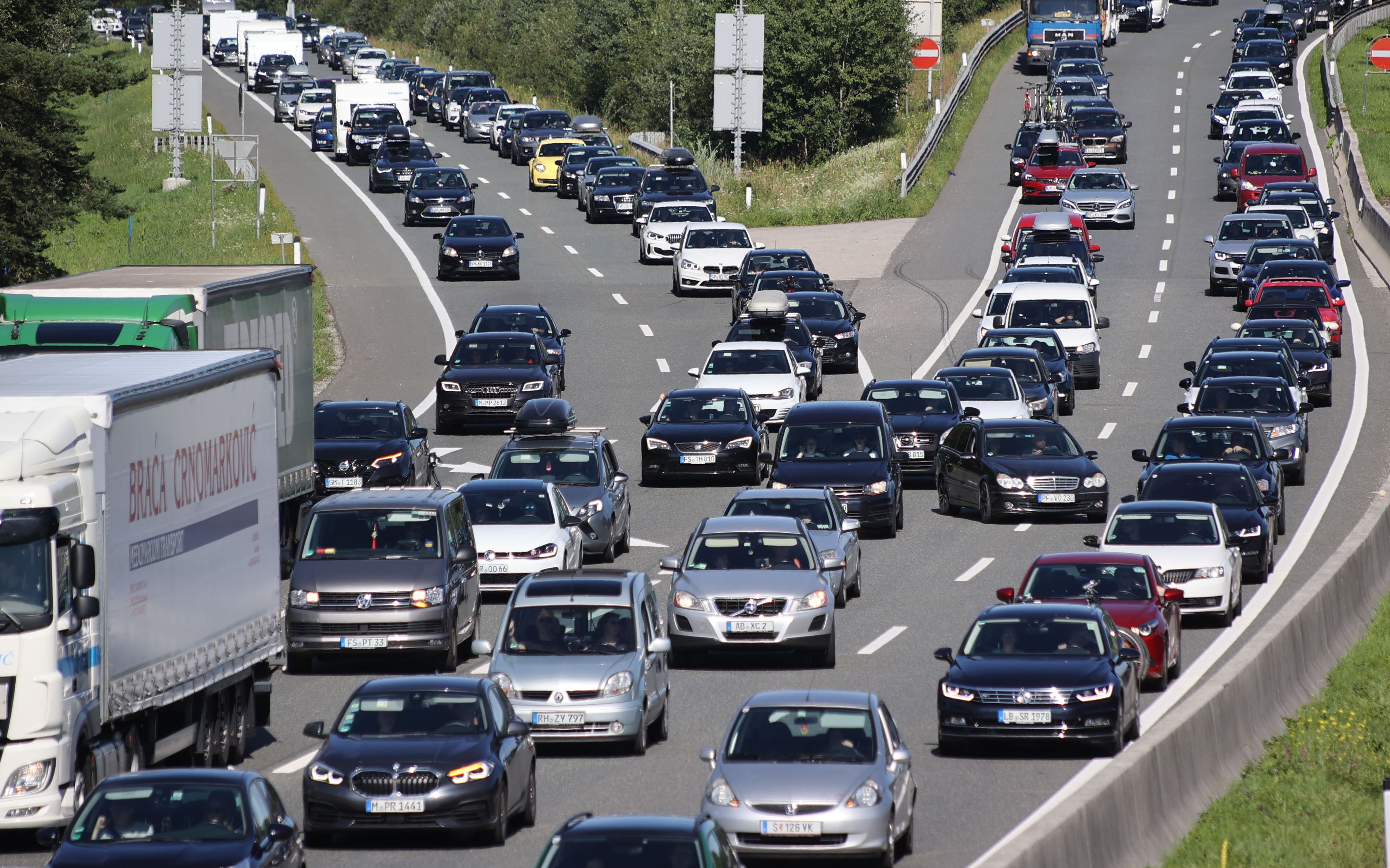 Die Deutschen kommen! Der ÖAMTC warnt vor einer gigantischen Reisewelle an den nächsten Wochenenden in Österreich.