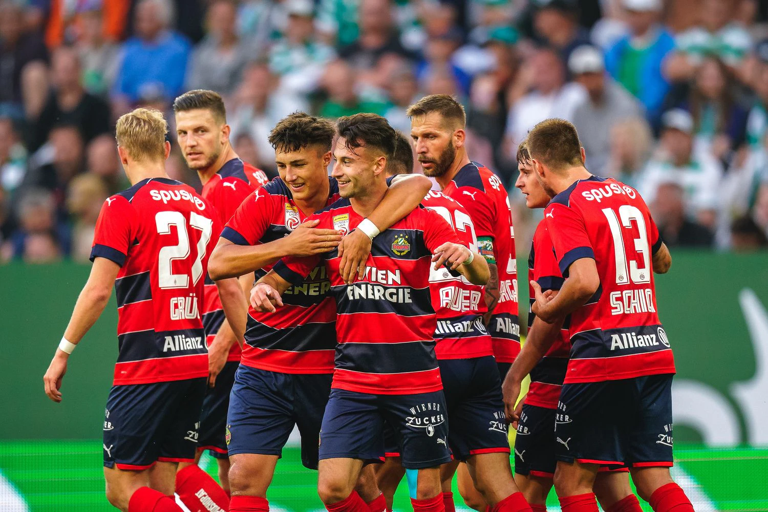 Rapid bejubelt den 2:0-Auswärtssieg bei Lechia Gdansk. 