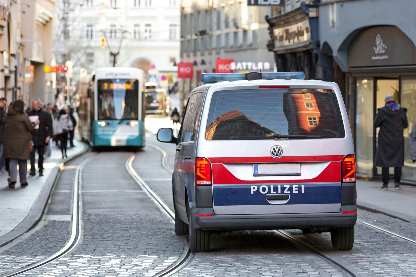 Ein Polizeiauto in Graz. Symbolbild