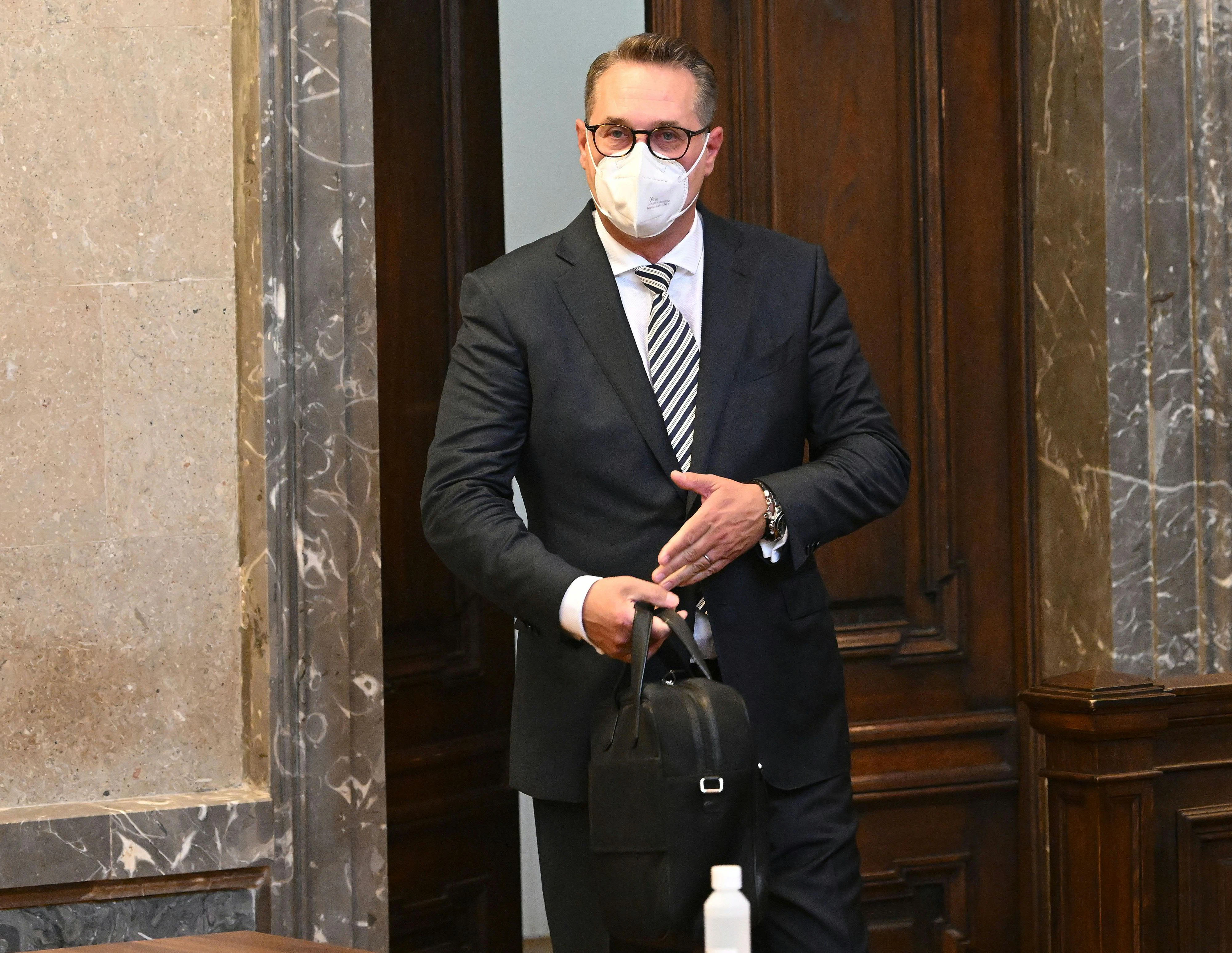 Der frühere FPÖ-Chef Heinz-Christian Strache beim Prozess wegen Bestechlichkeit am Straflandesgericht in Wien.