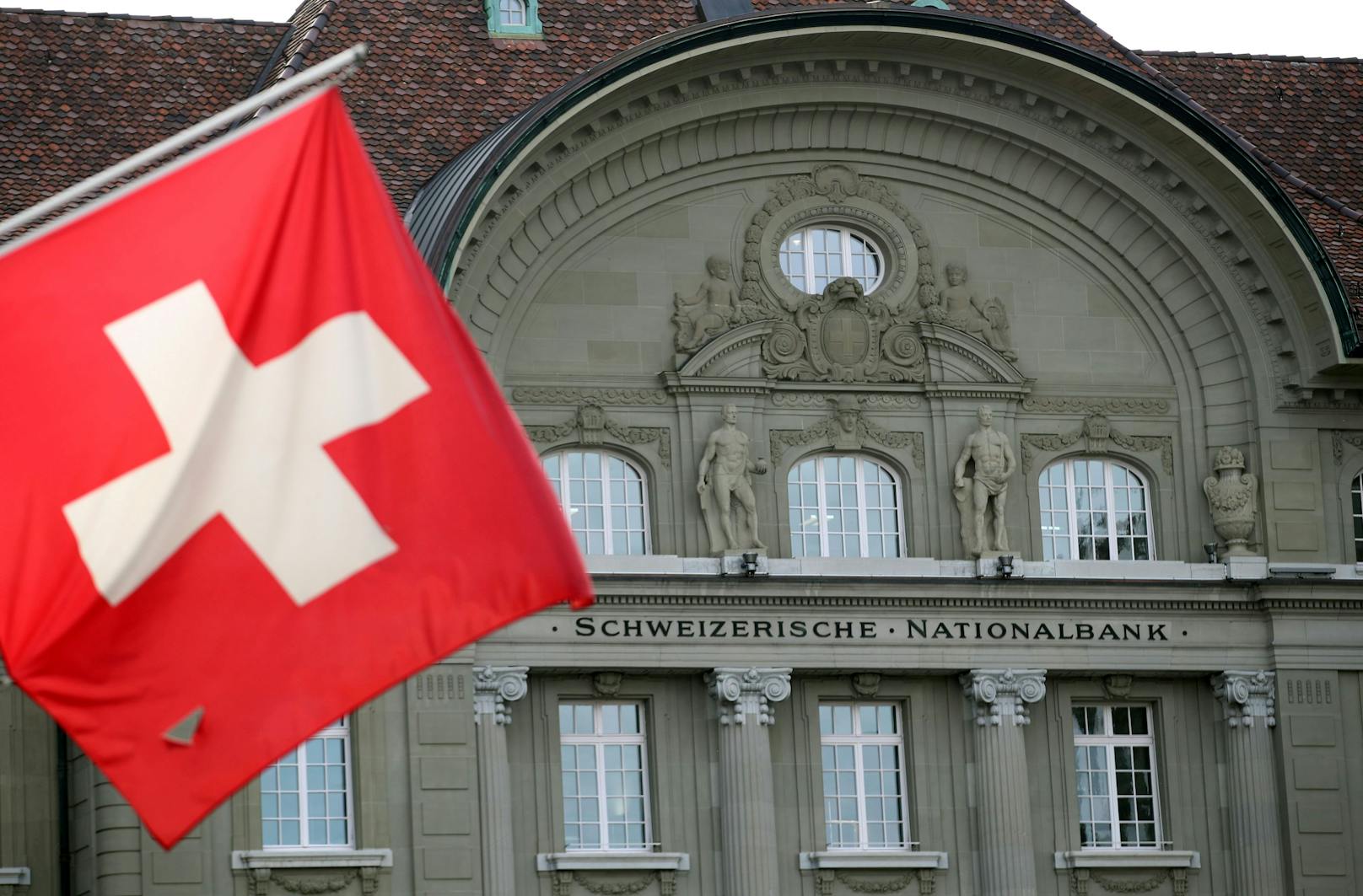 Die Schweizer Nationalbank hat 2022 einen Rekordverlust verzeichnet.