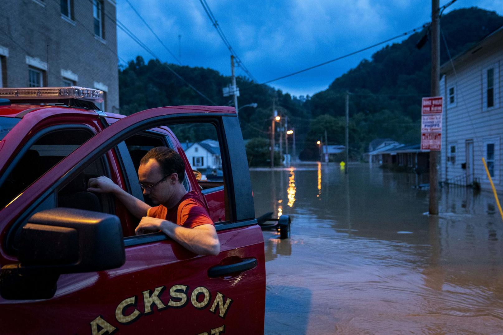 "Das ist das schlimmste Hochwasser in der jüngeren Geschichte – verheerend und tödlich", sagte Gouverneur Andy Beshear (nicht im Bild) am Donnerstag.