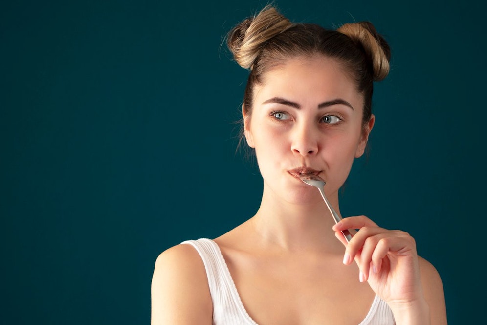 Indem du deinen Darmpilz nur mit den richtigen Lebensmitteln versorgst, kannst du deine schmerzhaften Symptome lindern.