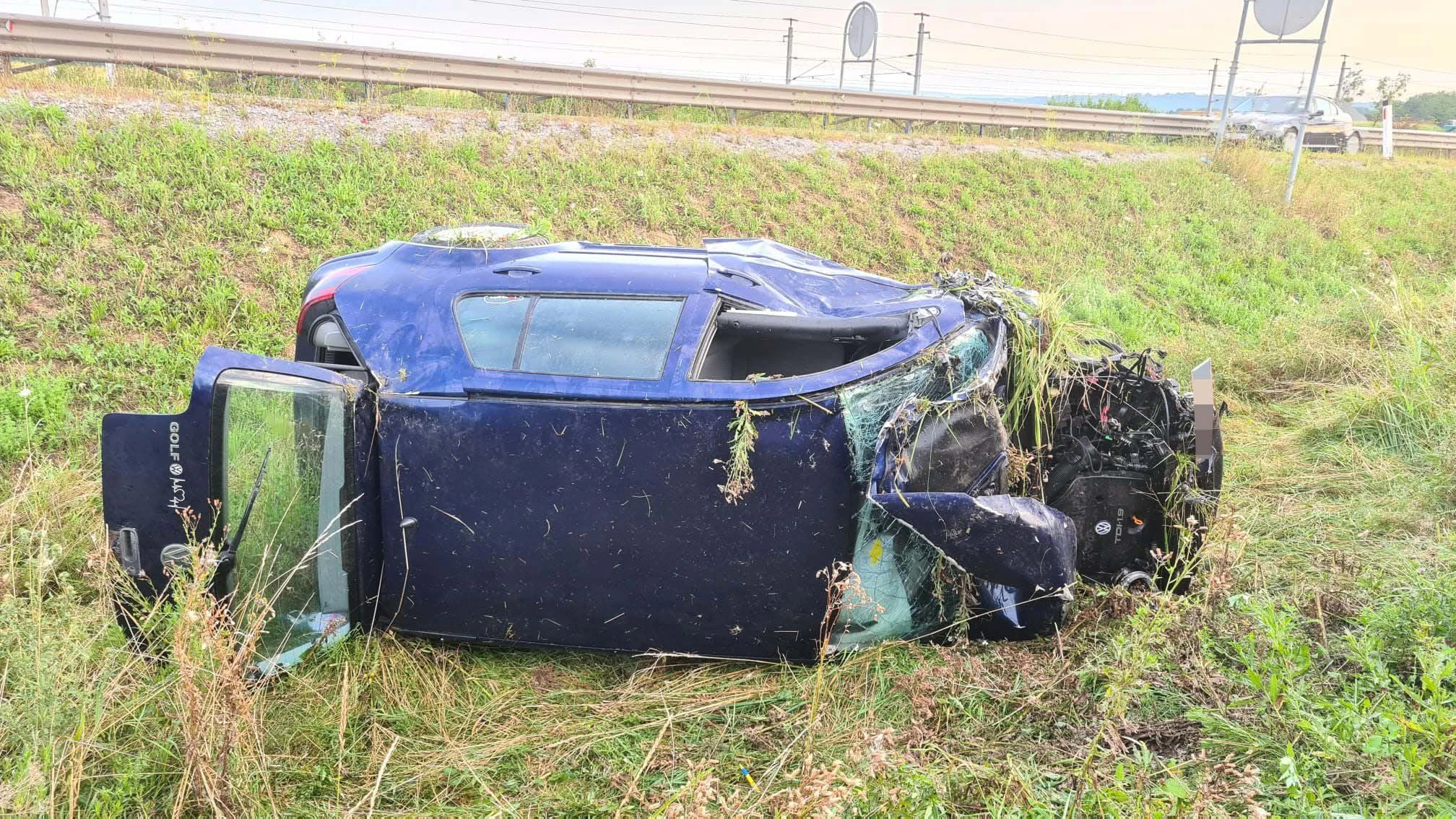 Der Wagen wurde in die Luft katapultiert.
