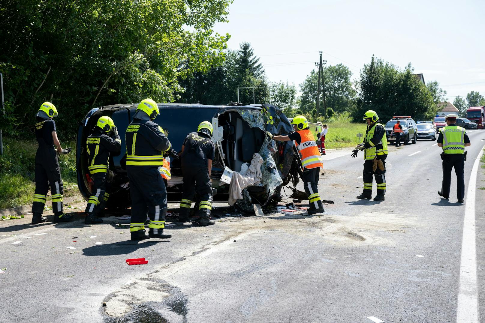 Der Lenker kam aus ungeklärter Ursache von der Straße ab.