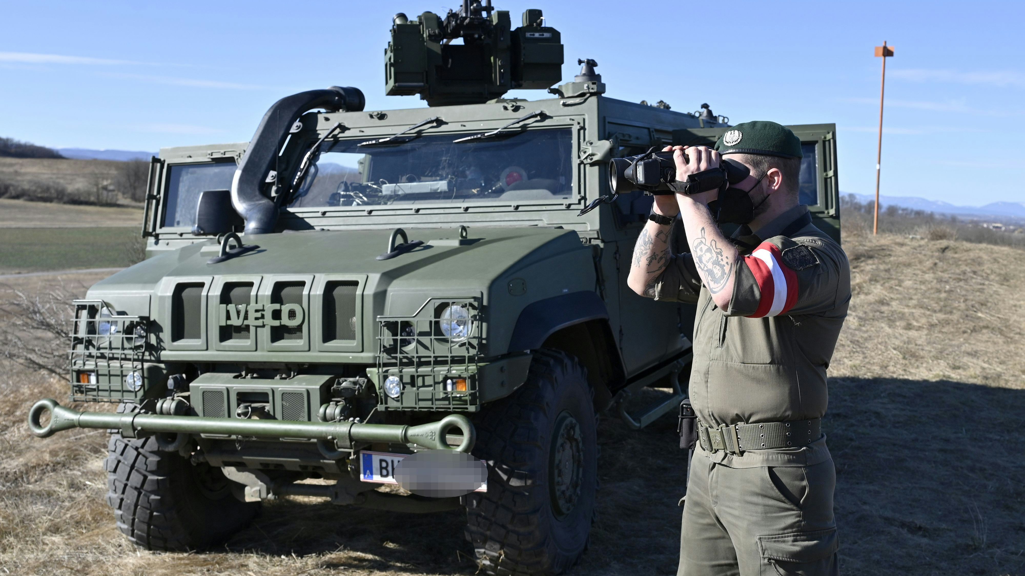 Download von www.picturedesk.com am 30.07.2022 (16:09).  ABD0111_20220209 - WIEN - ÖSTERREICH: Corona: Pressetermin des Militärkommando Burgenland zu illegaler Migration und Covid-19-Kontrollen am Mittwoch 09. Februar 2022 in Wien. - FOTO: APA/HANS PUNZ - 20220209_PD7858 - Rechteinfo: Rights Managed (RM)