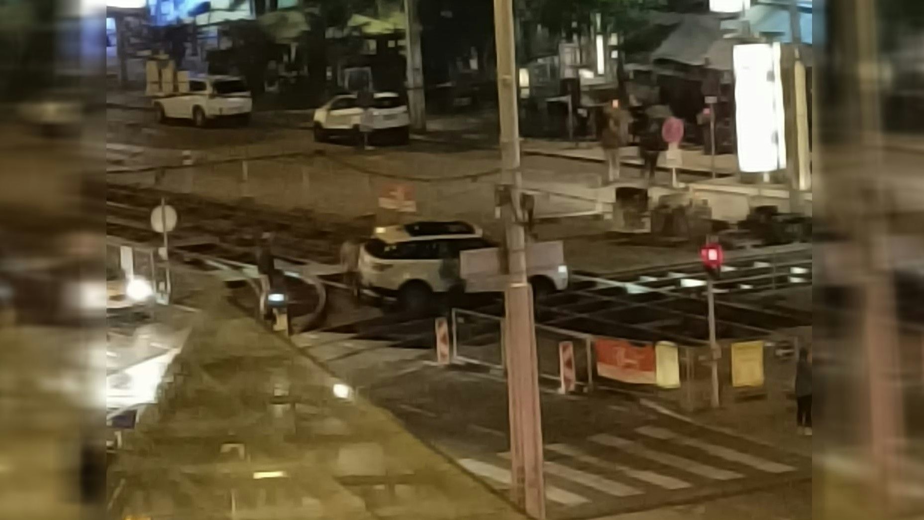 Mann rast in Baustelle Alsergrund