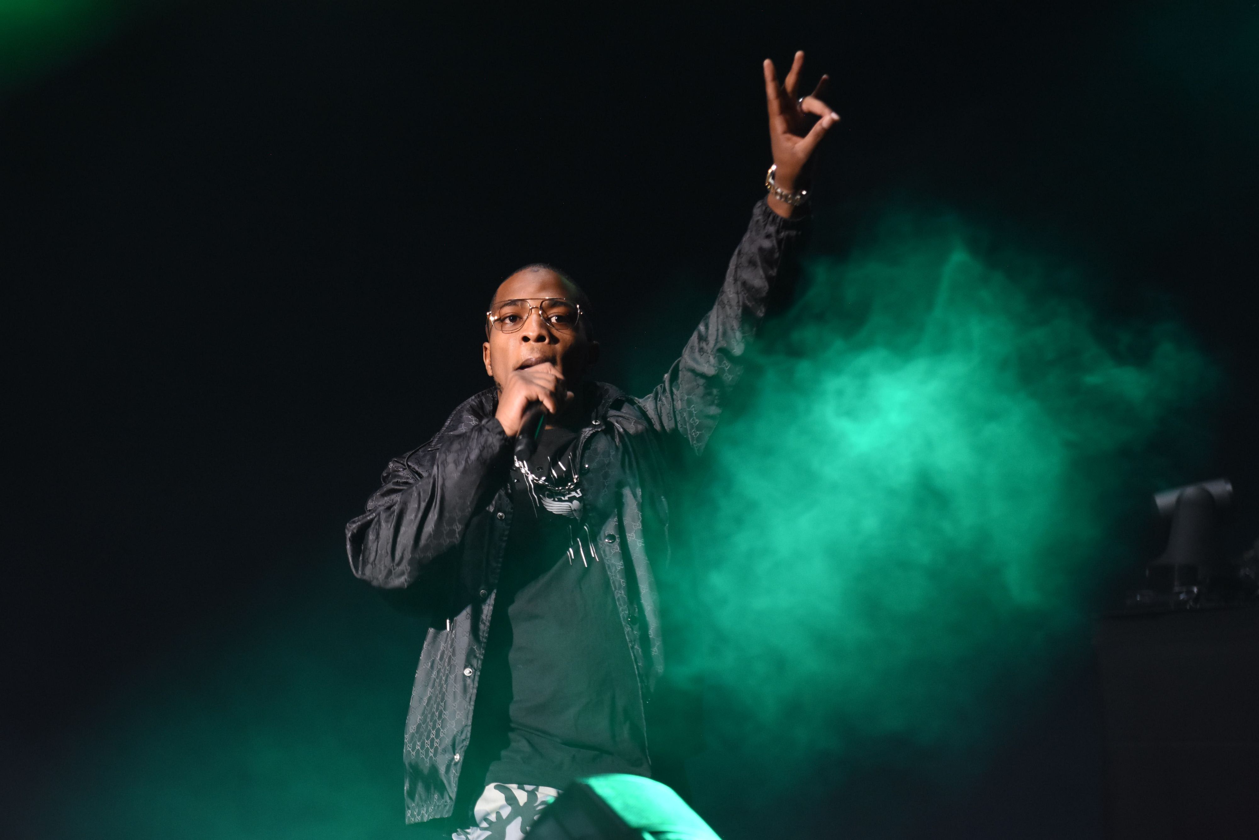 Der private Secirity von Rapper NIska löste eine Massenpanik aus. Warum er den Spray einsetzet ist unklar.