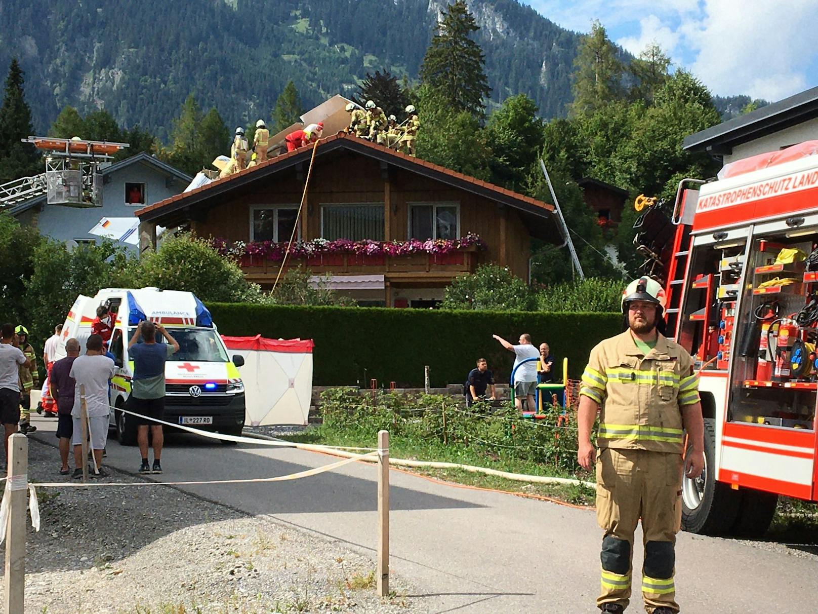 Polizei und Feuerwehr stehen im Einsatz.