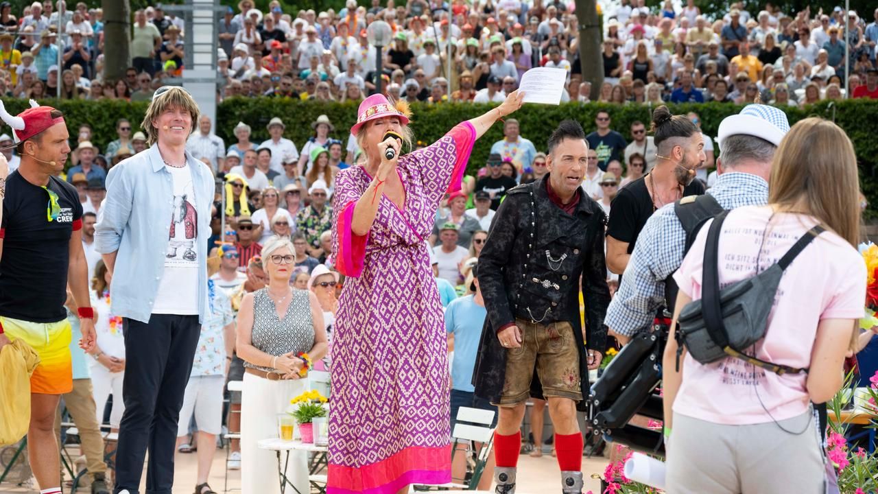 DJ Robin X Schürze performten beim Fernsehgarten im ZDF.