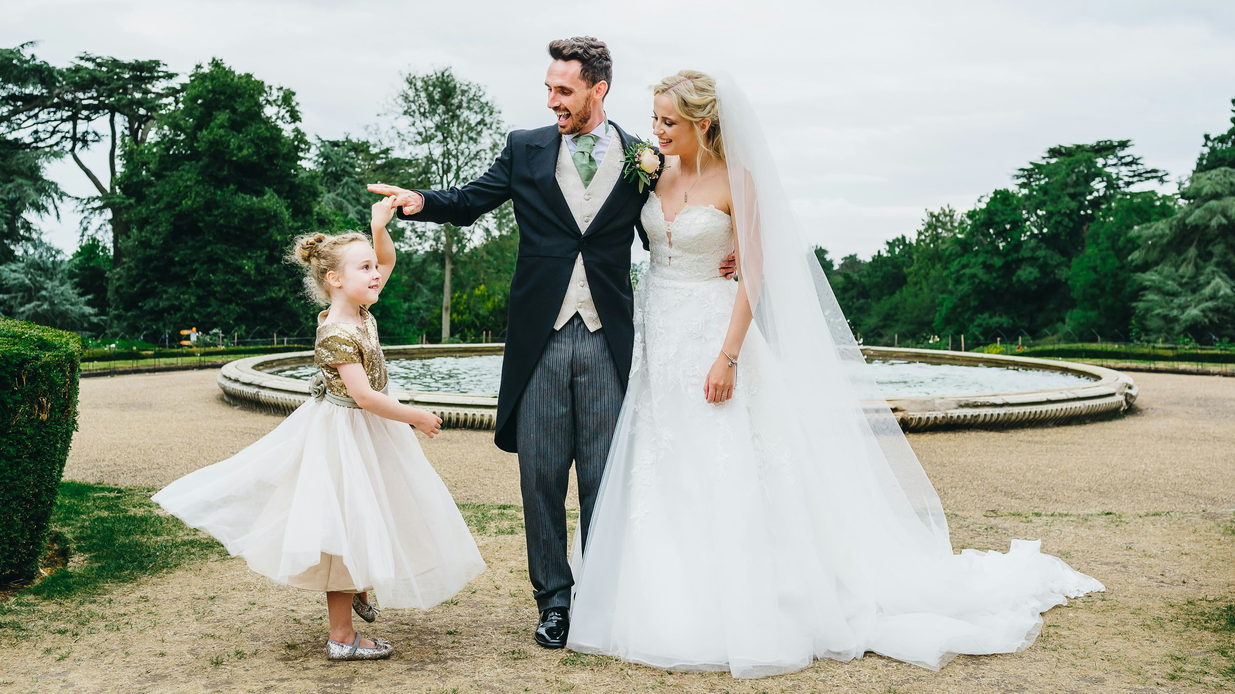 Traumhochzeit auf Warwick Castle: Sänger James Cottrial heiratet seine Jessi