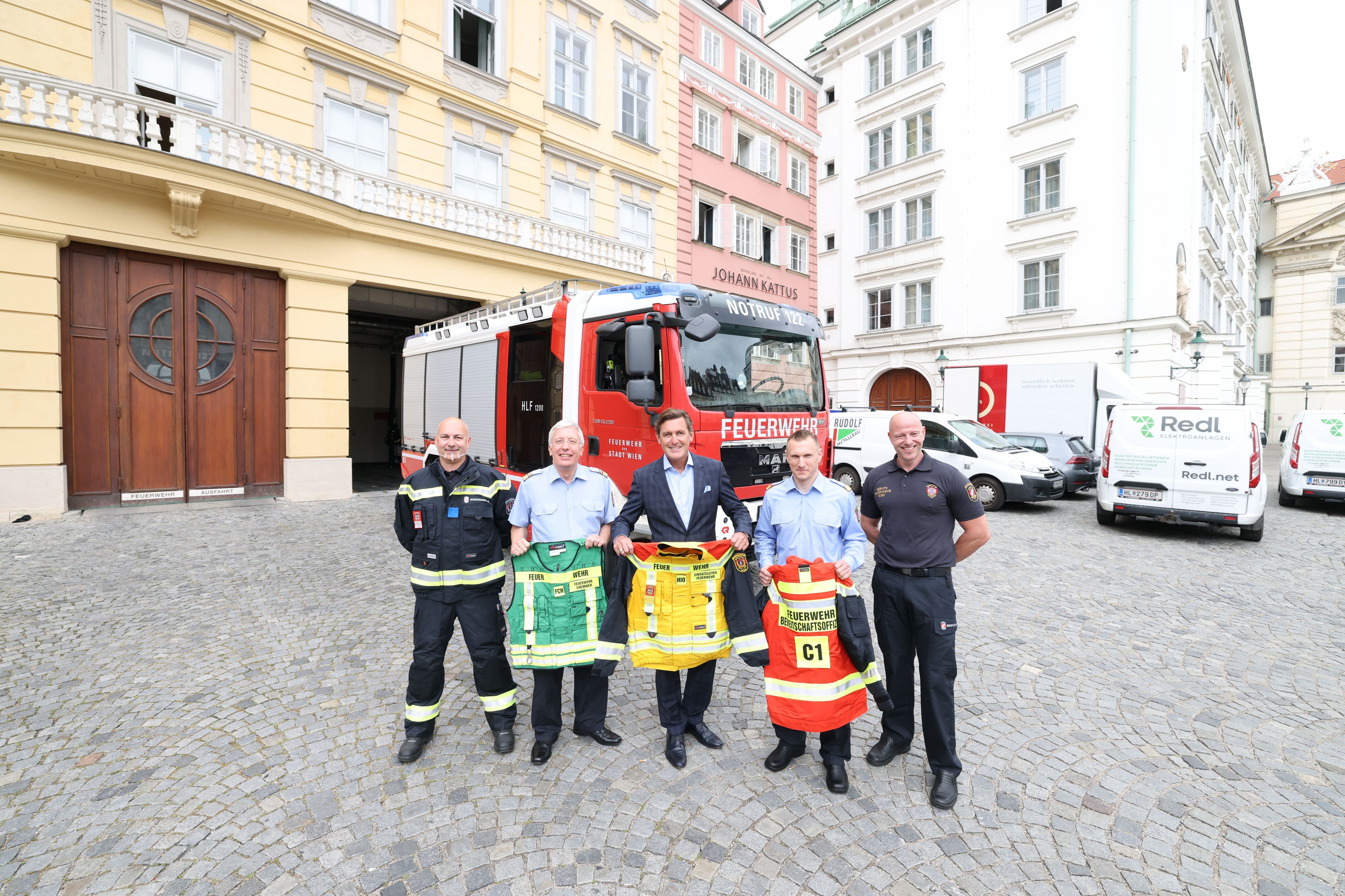 Das Ist Die Neue Uniform Der Berufsfeuerwehr – Wien | Heute.at