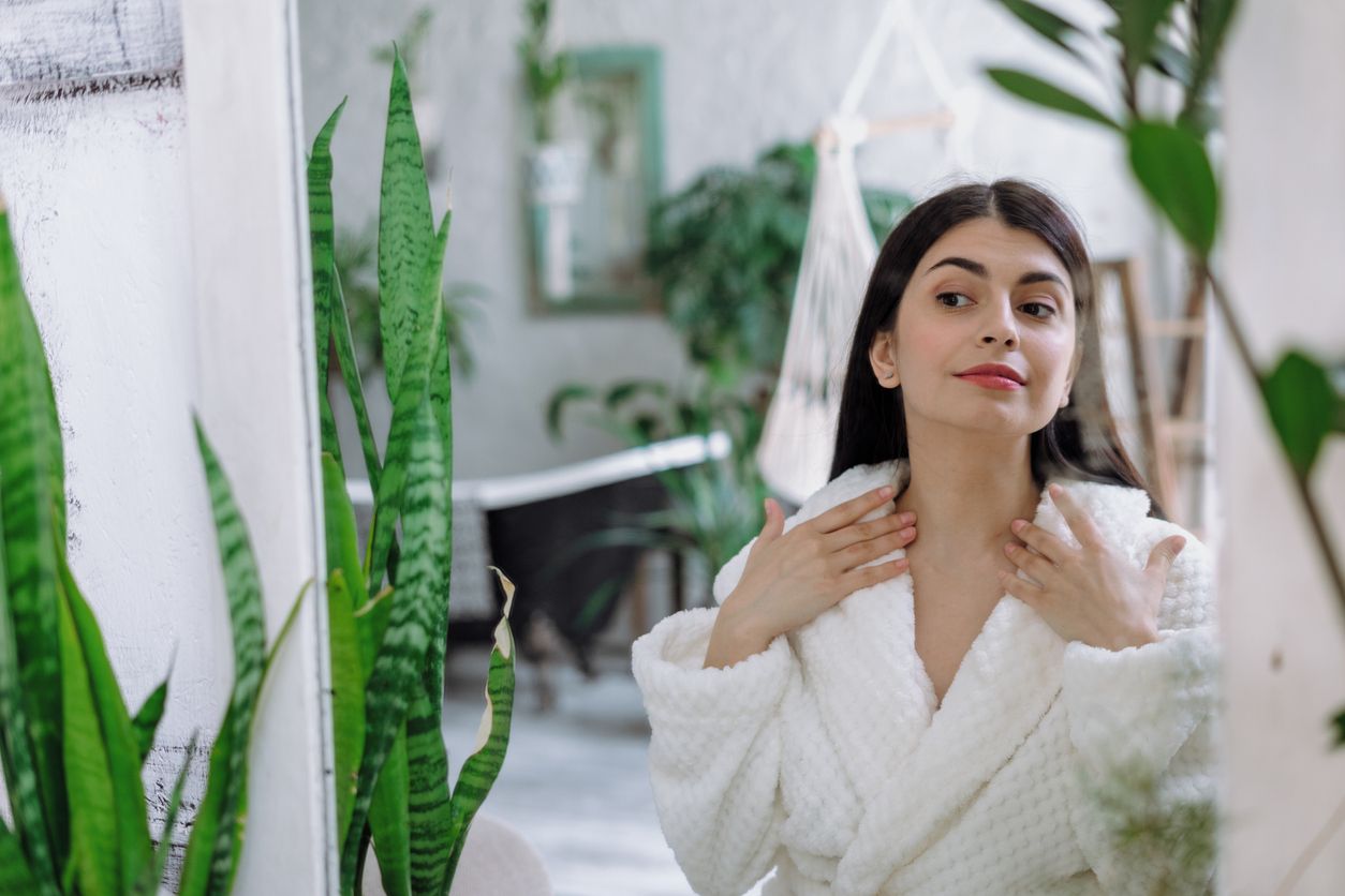 Das Fettgewebe an deinem Hals zeigt nach den vielen Jahren deutliche Spuren deines Alters und deiner Gewichtszunahme. Mit deinem Hals-Training bemerkst du schon bald einen glatten Unterschied.