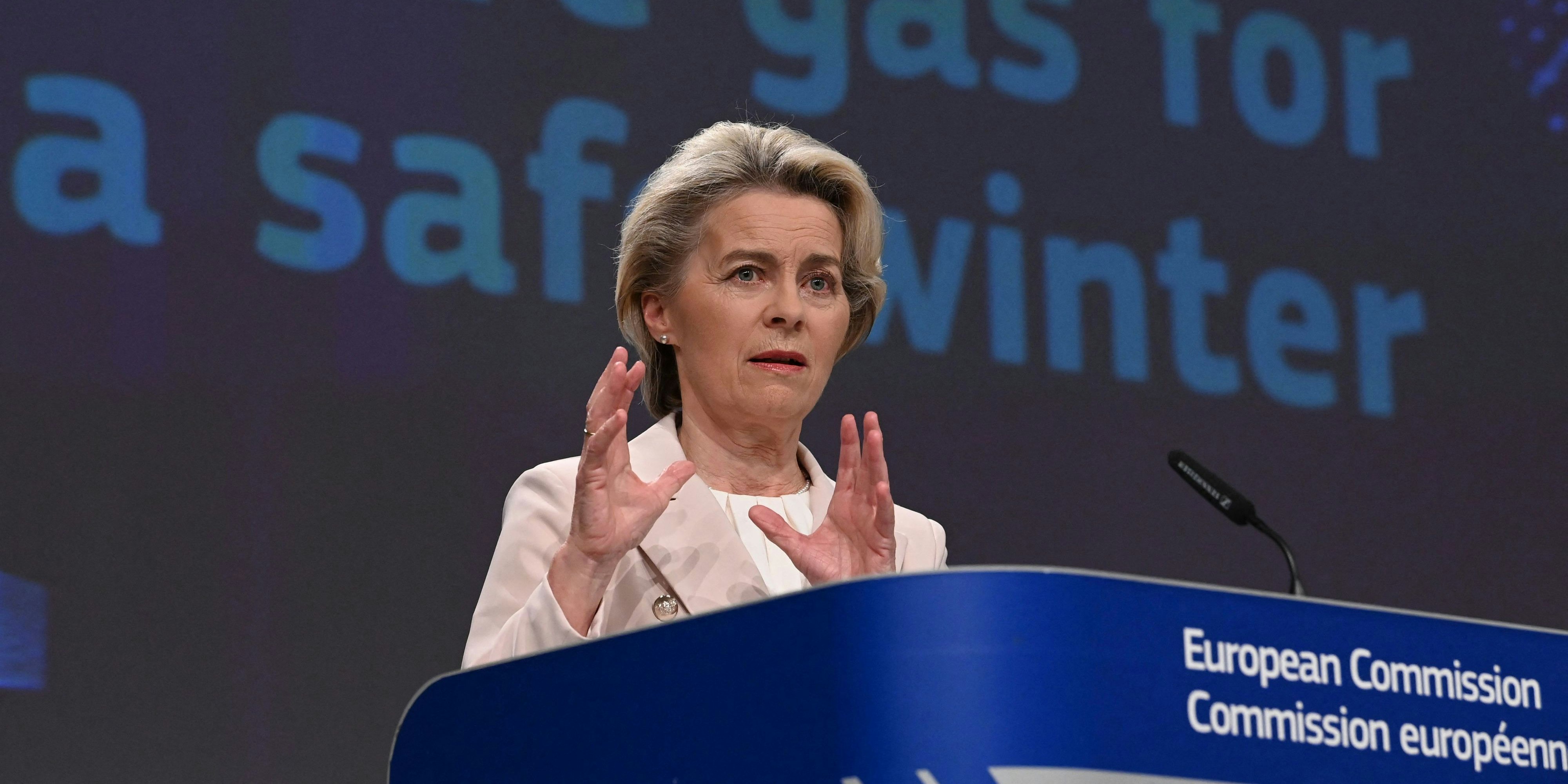 Download von www.picturedesk.com am 01.08.2022 (12:12).  European Commission President Ursula von der Leyen speaks during a press conference after the College meeting on the 'Save gas for a safe winter' package at the EU headquarters in Brussels on July 20, 2022. - The European Commission urged EU countries to reduce demand for natural gas by 15 percent over the coming months to secure winter stocks and defeat Russian "blackmail". (Photo by JOHN THYS / AFP) - 20220720_PD3973 - Rechteinfo: Rights Managed (RM) Nur für redaktionelle Nutzung! Werbliche Nutzung erfordert Freigabe: bitte schicken Sie uns eine Anfrage.