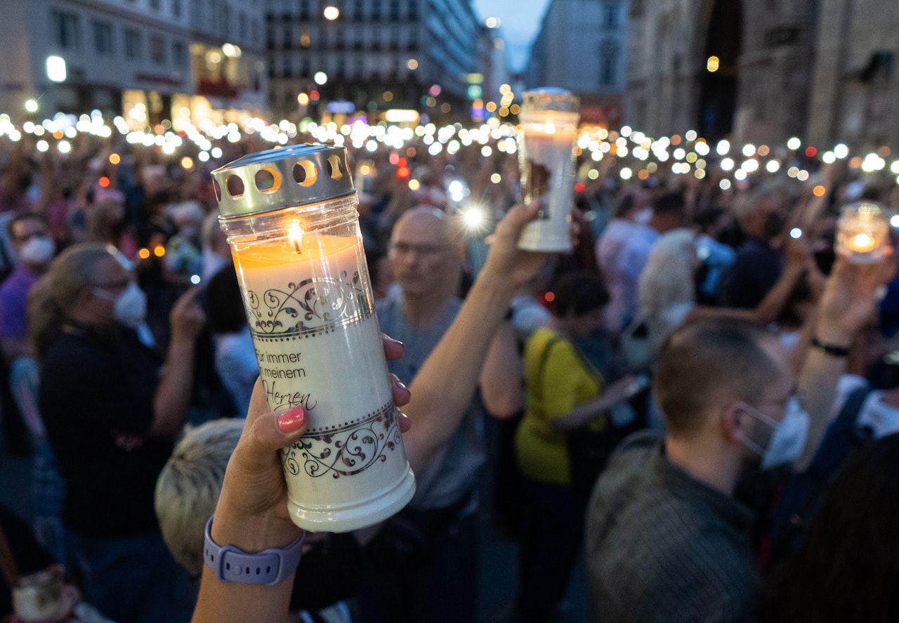 Heute.at - Berührende Mahnwache vor Stephansdom für tote Ärztin