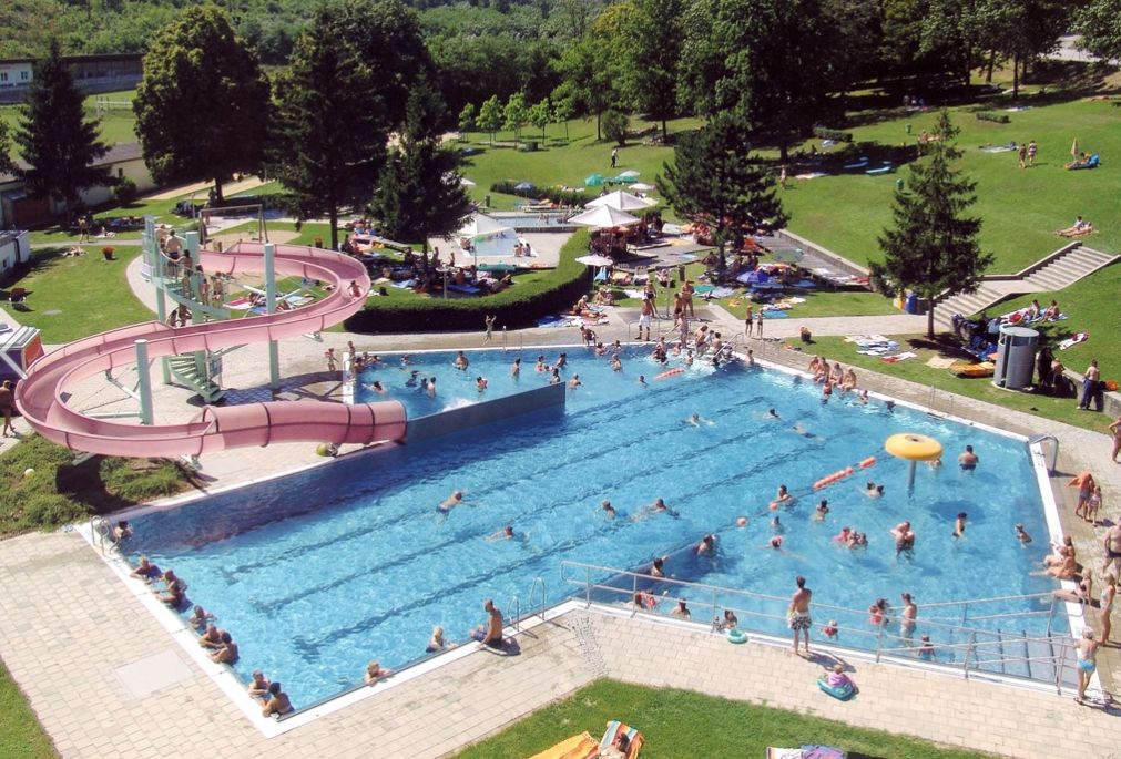 Das Mädchen wurde vor dem Sonnenwaldbad in Donnerskirchen angesprochen.