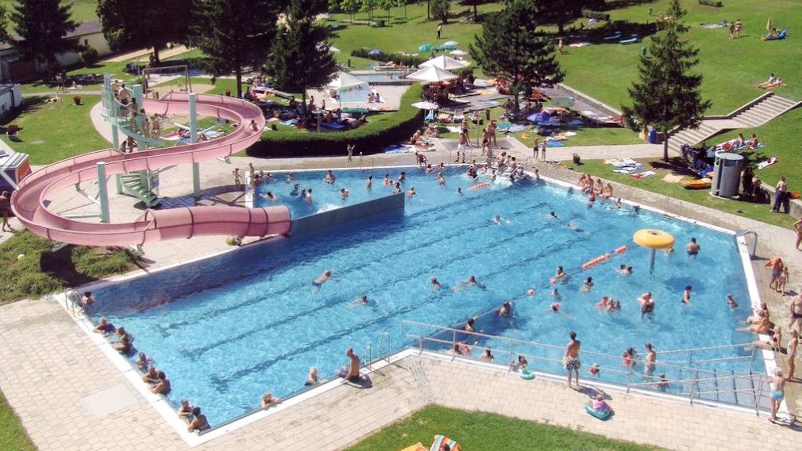 Das Mädchen wurde vor dem Sonnenwaldbad in Donnerskirchen angesprochen.