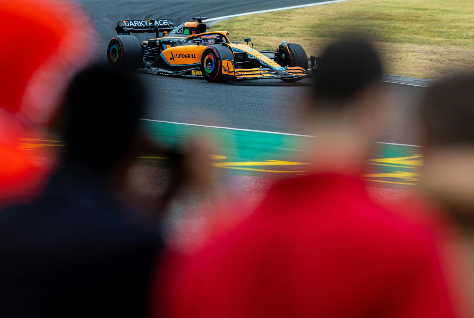 15. Daniel Ricciardo (McLaren) - Note: 4. Lange Zeit lag der Aussie gut im Rennen, ganz knapp an Stallkollege Norris dran, doch in der zweiten Hälfte fiel er immer weiter zurück, kassierte noch ein Strafe.