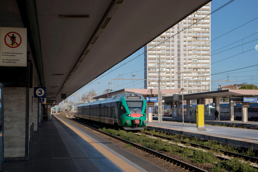 Die beiden Schwestern wurden am Bahnhof von Rimini von einem Zug überfahren (Symbolbild).