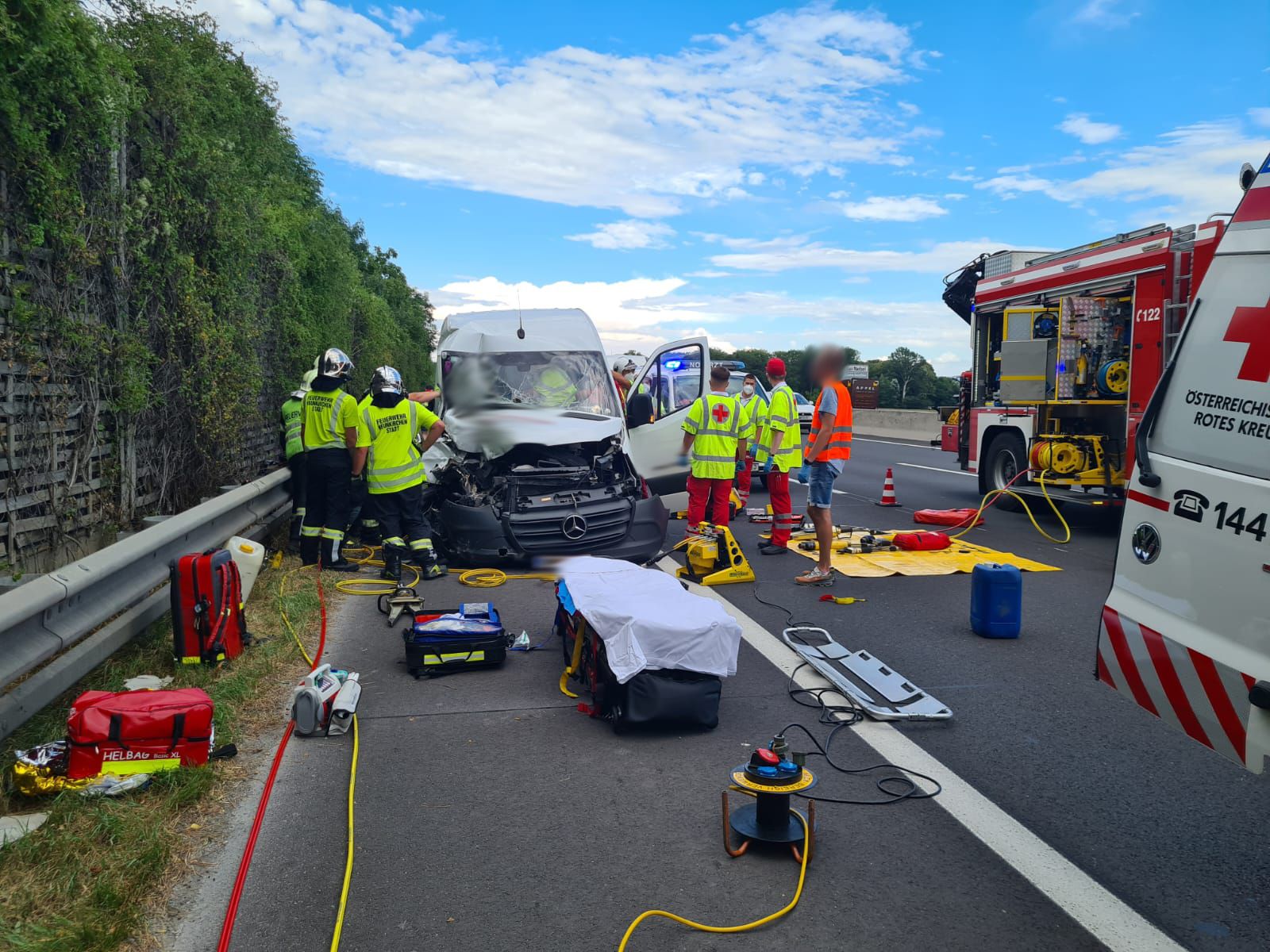 Schwerer Unfall auf der A2 - kilometerlanger Stau