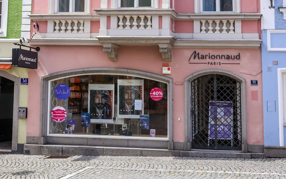 Der Mann floh mit der Beute zu Fuß.