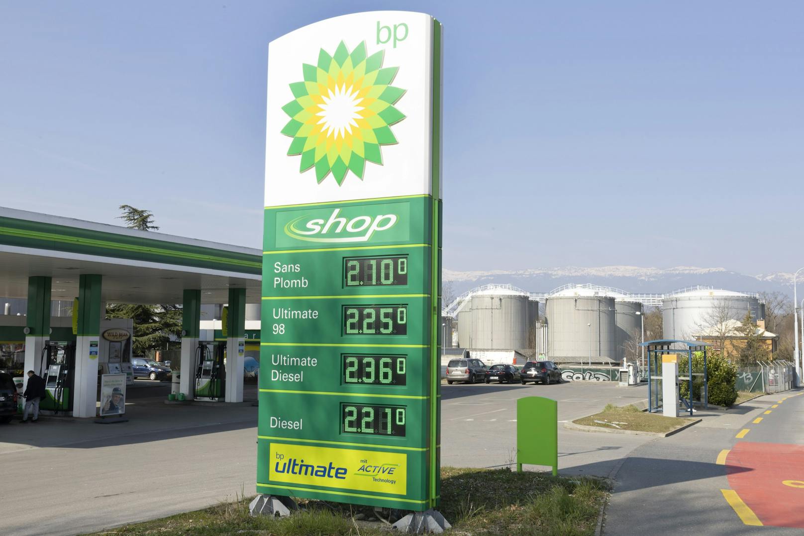Ölgigangt BP hat seinen Quartalsgewinn verdreifacht.