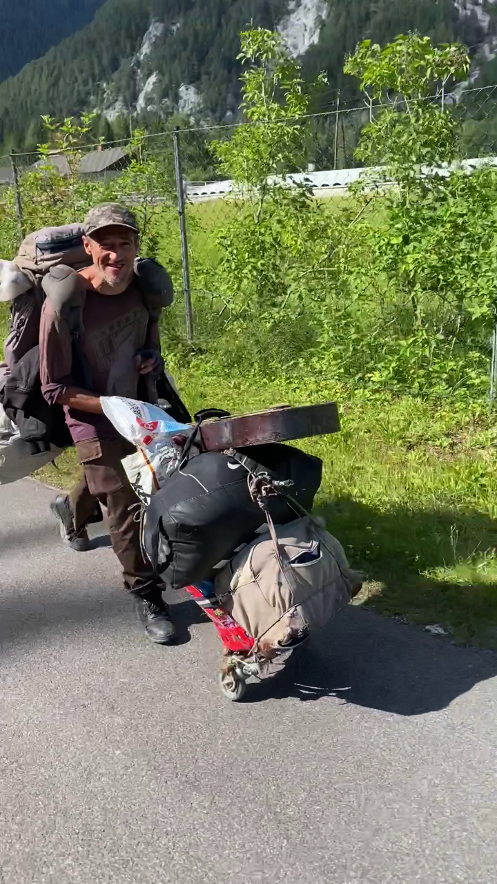 Wer kennt diesen Mann? Hinweise sind an die Polizei in Schladming erbeten. 