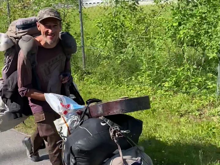 Wer kennt diesen Mann? Hinweise sind an die Polizei in Schladming erbeten. 