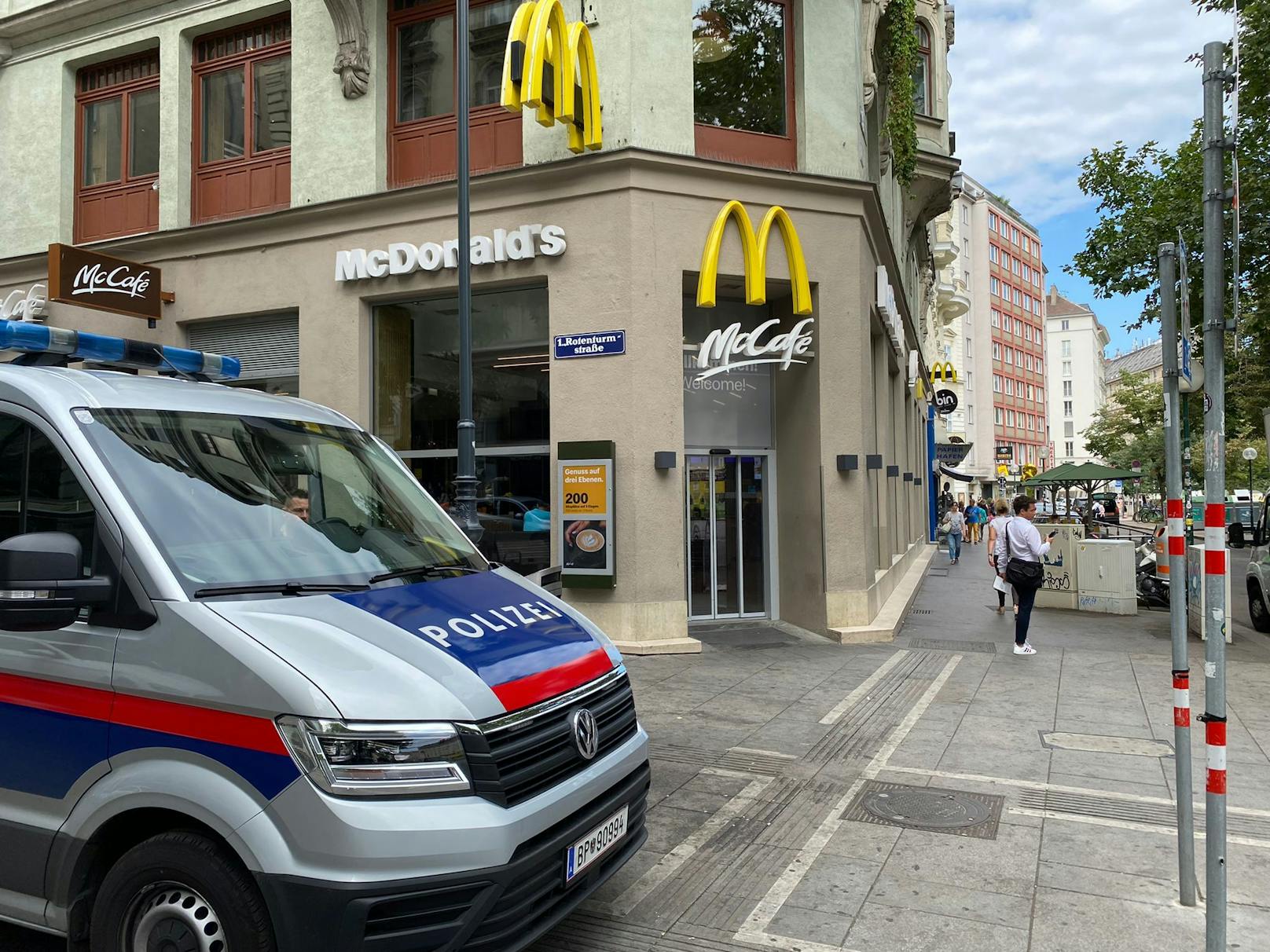 Polizei-Einsatz beim Mäcci am Schwedenplatz