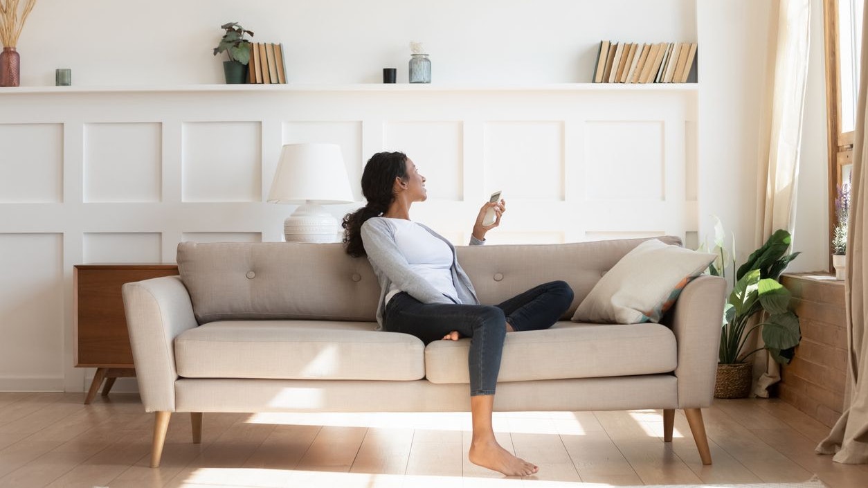 Gegen Heißwetter hilft nur die Klimaanlage? Falsch gedacht, denn mit modernen und klimaneutralen Hacks bleibst du angenehm kühl.