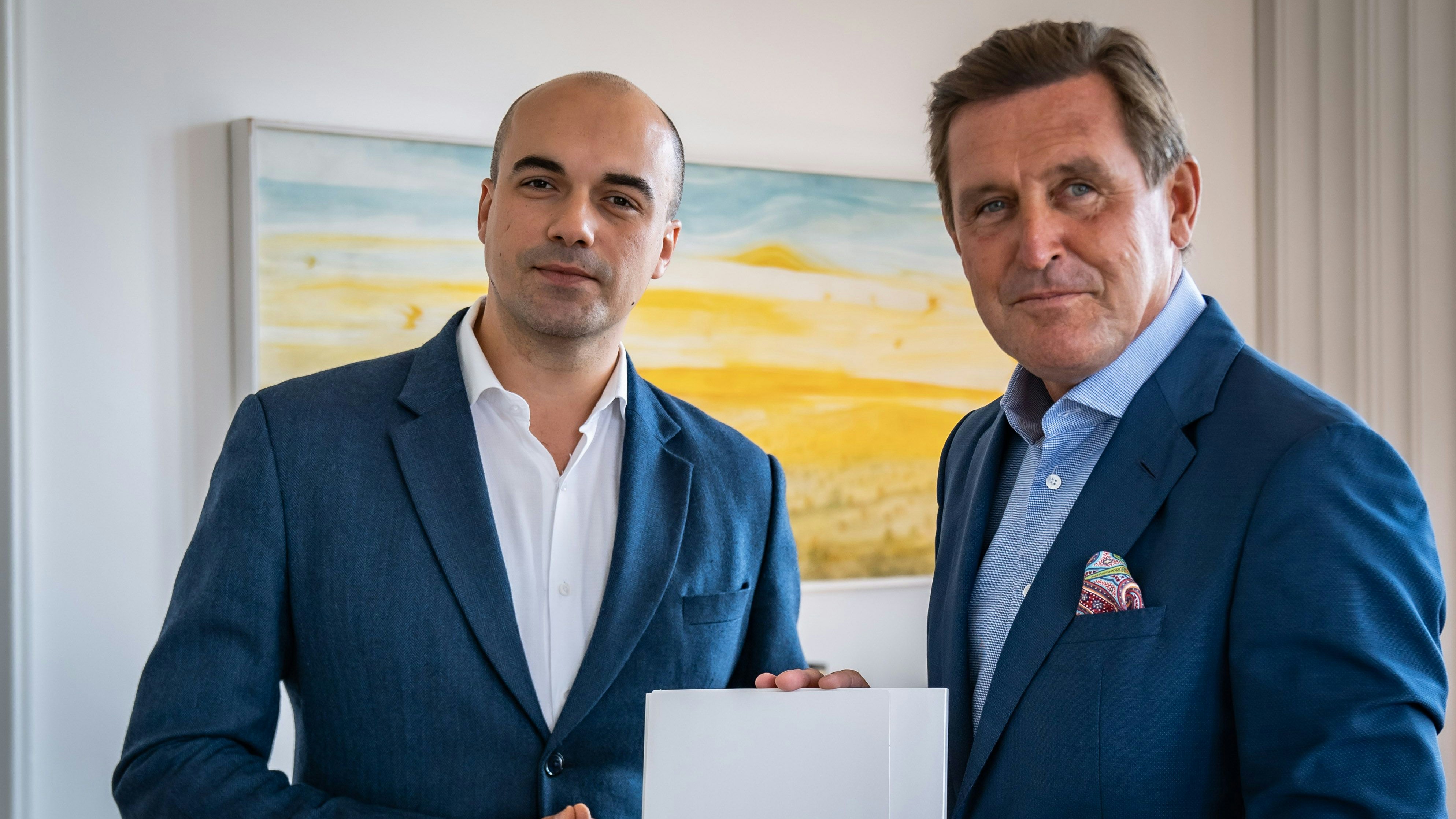 Bereichsleiter Marko Miloradovic (l.) mit Finanzstadtrat Peter Hanke